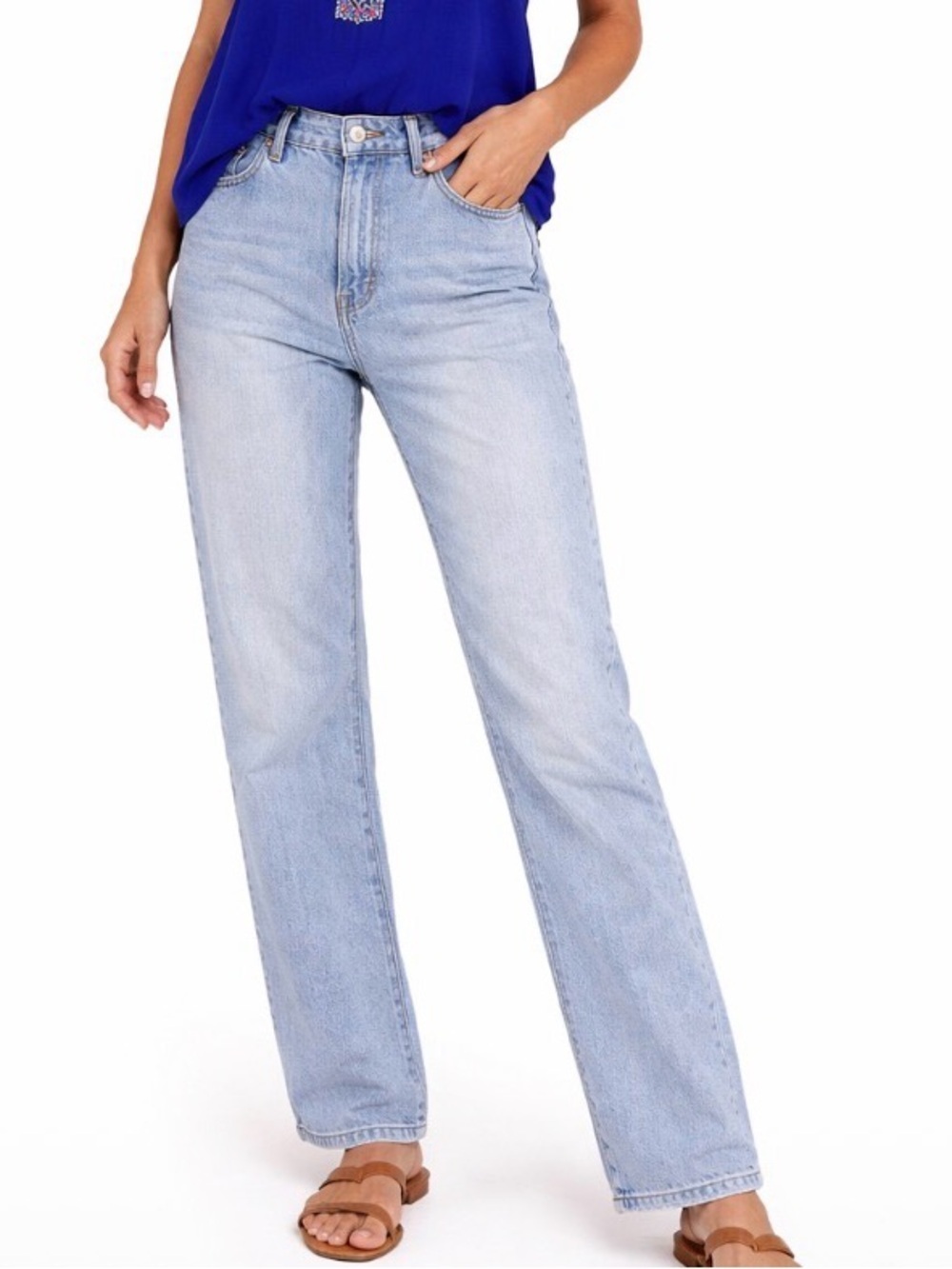 BDG jeans Mom High Rise straight leg 25" light wash